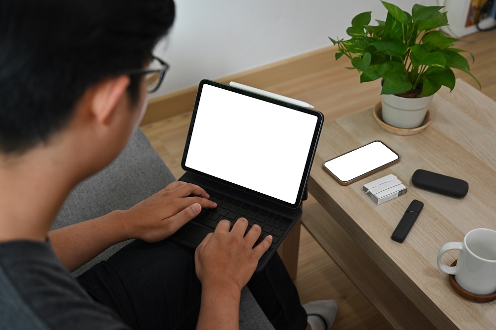 Etui z klawiaturą do tabletu – kompaktowe modele dla codziennego użytku